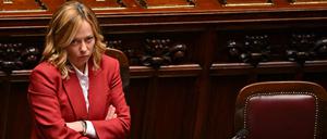 Die italienische Ministerpräsidentin Giorgia Meloni nimmt im Parlamentssaal des Palazzo Montecitorio im Zentrum von Rom an einer Debatte über Kommunikation teil. 