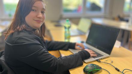 Kyra Angelina L., (17) ist im ersten Lehrjahr bei der IHK Berlin, Ausbildung zur: Fachinformatikerin für Systemintegration.