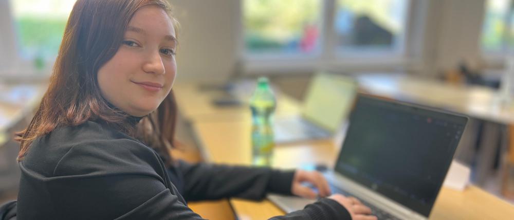 Kyra Angelina L., (17) ist im ersten Lehrjahr bei der IHK Berlin, Ausbildung zur: Fachinformatikerin für Systemintegration.