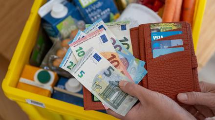 Der tägliche Einkauf ist teurer geworden. Vor allem im Dezember 2024 konnte ein deutlicher prozentualer Anstieg verzeichnet werden.