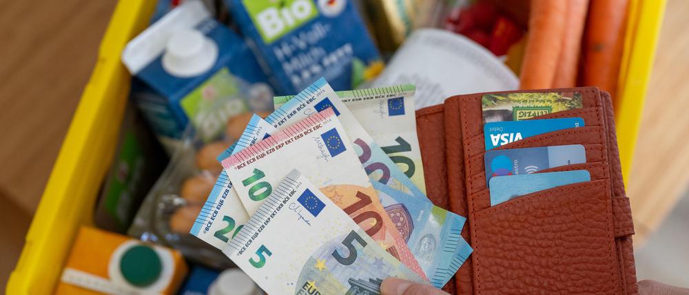 Der tägliche Einkauf ist teurer geworden. Vor allem im Dezember 2024 konnte ein deutlicher prozentualer Anstieg verzeichnet werden.