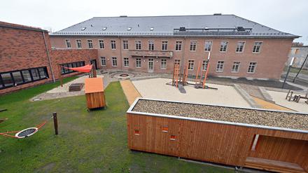 Einer der Innenhöfe des neuen Schulkomplexes, hier für den Kindergartenbereich. 