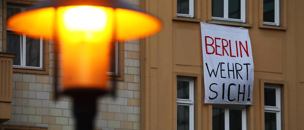 Mieterprotest: Transparent mit der Aufschrift: „Berlin wehrt sich!“