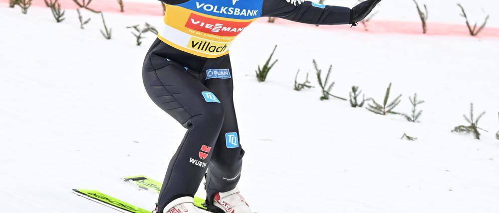 Katharina Schmid ist erneut auf das Siegerpodest gesprungen.