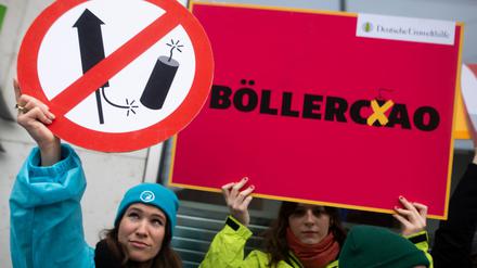 Mehr als 1,9 Millionen Menschen haben die beiden Petitionen unterschrieben.