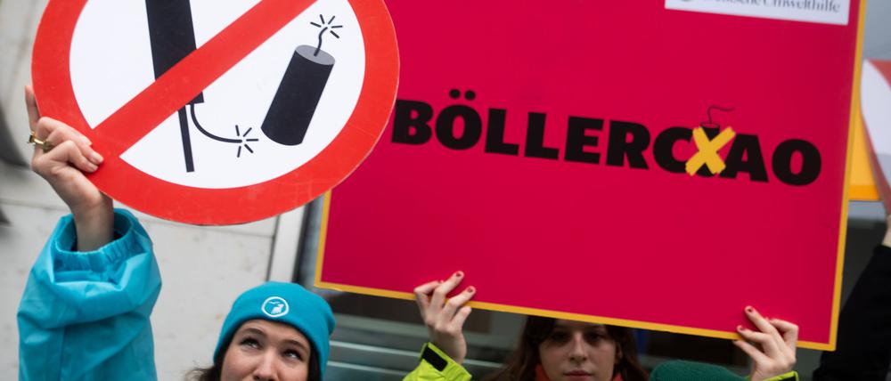 Mehr als 1,9 Millionen Menschen haben die beiden Petitionen unterschrieben.