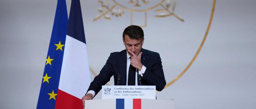 Der französische Präsident Emmanuel Macron hält seine Rede vor französischen Botschafterinnen und Botschaftern im Élysée-Palast in Paris.