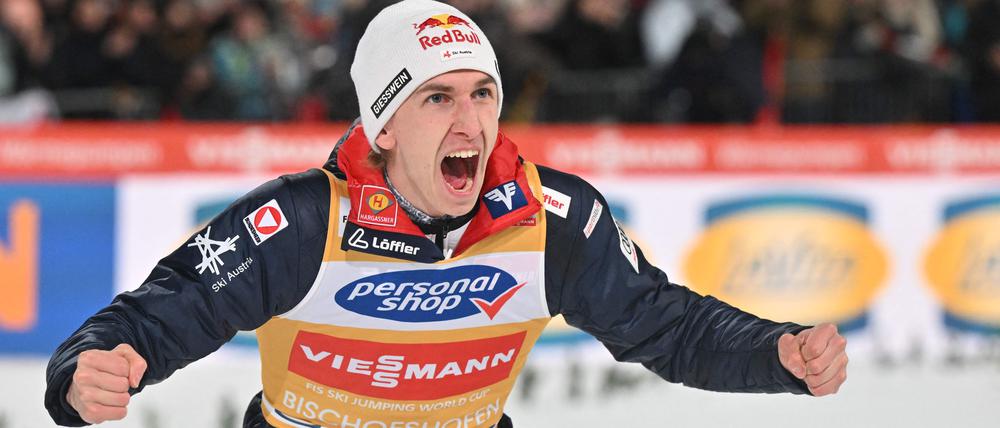 Overall winner, Austria's Daniel Tschofenig (Up) celebrates after winning the Four Hills Ski Jumping tournament (Vierschanzentournee), in Bischofshofen, Austria, on January 6, 2025. (Photo by KERSTIN JOENSSON / AFP)