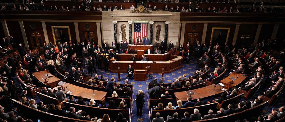 WASHINGTON, DC - JANUARY 06: Members of Congress participate in a joint session of Congress to ratify the 2024 Presidential election at the U.S. Capitol on January 06, 2025 in Washington, DC. Congress held a joint session to ratify President-elect Donald Trump’s Electoral College win over Vice President Kamala Harris, four years after a mob of supporters of then-President Donald Trump stormed the Capitol to halt the certification of the 2020 election results.   Chip Somodevilla/Getty Images/AFP (Photo by CHIP SOMODEVILLA / GETTY IMAGES NORTH AMERICA / Getty Images via AFP)