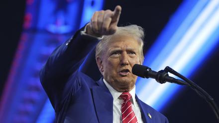 Der designierte US-Präsident Donald Trump spricht auf der rechtskonservativen Konferenz „AmericaFest“ (Symbolbild).