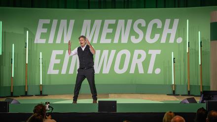 Grünen-Kanzlerkandidat Robert Habeck beim Auftritt in Lübeck.