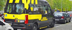 Der neue BVG Muva - dein On-Demand-Service der BVG jetzt im Strassenbild sichtbar. *** The new BVG Muva your On Demand Service of BVG now visible in the streetscape