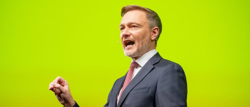 FDP-Spitzenkandidat Christian Lindner startet auf dem Luisenplatz in den Wahlkampf.