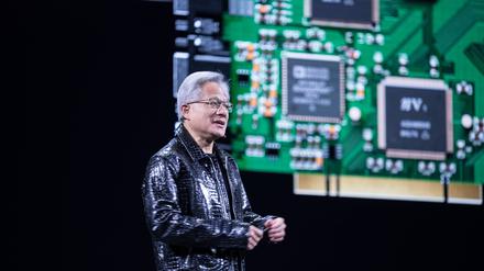 Nvidia-Chef Jensen Huang auf der Technikmesse CES in Las Vegas: Kurz vor seinem Vortrag hatte der Börsenwert von Nvidia einen neuen Rekordwert erreicht.