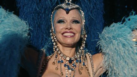 Böses Erwachen. Shelly (Pamela Anderson) lebt ihren amerikanischen Traum auf der Showbühne in Las Vegas.