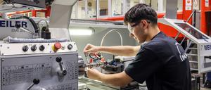 Industriemaschinen reagieren zum Teil sensibel auf kurzzeitige Stromausfälle und können dabei Schäden davontragen.