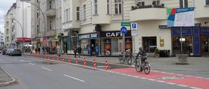In der Grunewaldstraße in Berlin-Schöneberg werden geschützte Radwege angelegt.
