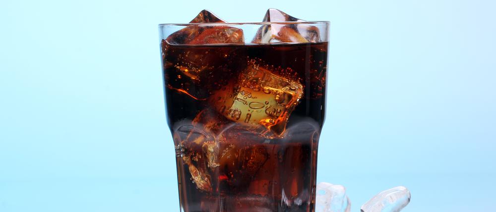 Cola auf Eis ist für manche unwiderstehlich.