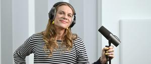 Philippa Jarke, Synchronregisseurin, Sprecherin und Schauspielerin, ist seit vier Jahren die Stimme der Berliner Verkehrsbetriebe. 