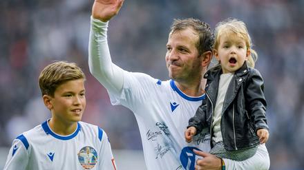Rafael van der Vaarts Sohn Damián (l) hat seinen Vertrag bei Ajax Amsterdam verlängert.