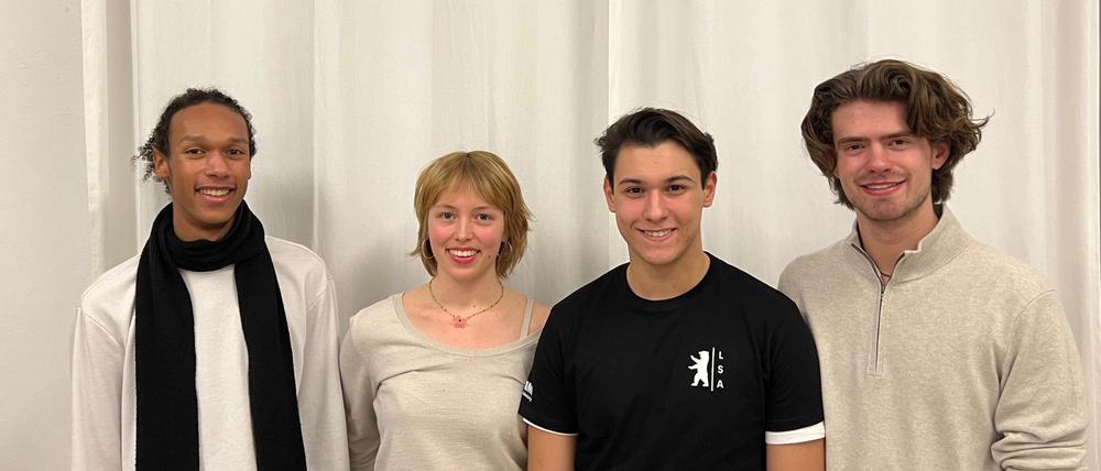 Der neu gewählte Vorstand des Landesschülerausschusses: Dade Neinaß, Lilo Kranich, Orcun Ilter sowie Kilian Schubert.