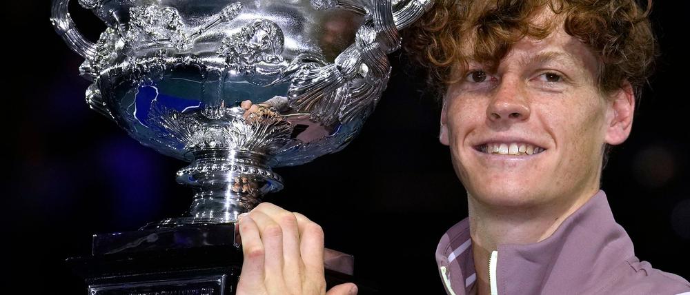Im Vorjahr noch der strahlende Held, nun im Zentrum einer Doping-Debatte: Jannik Sinner