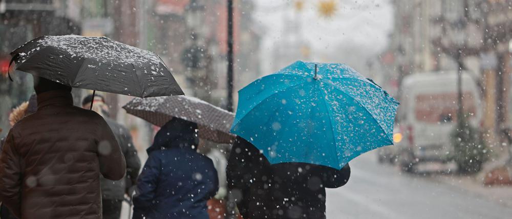 Im Norden Deutschlands wird es frostig. Es kann laut DWD auch vereinzelt zu Glatteis kommen. (Archivfoto)