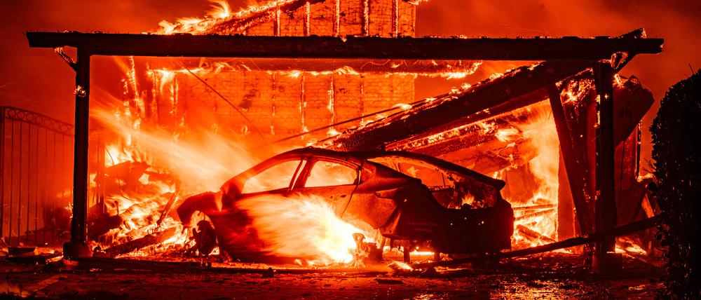 Im Gebiet Altadena im Norden von Los Angeles wütet der sogenannte Eaton-Brand.