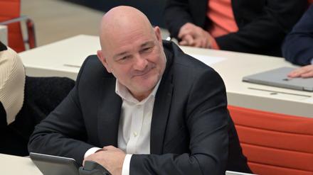 Der stellvertretende Ministerpräsident Robert Crumbach (BSW), Minister für Finanzen und Europa, Brandenburg, bei der Landtagssitzung. 