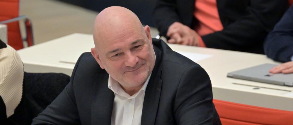 Der stellvertretende Ministerpräsident Robert Crumbach (BSW), Minister für Finanzen und Europa, Brandenburg, bei der Landtagssitzung. 