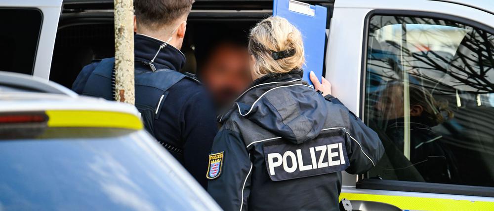 Dem Tatverdächtigen von Rimbach wird Geiselnahme vorgeworfen. Er wurde in Untersuchungshaft genommen.