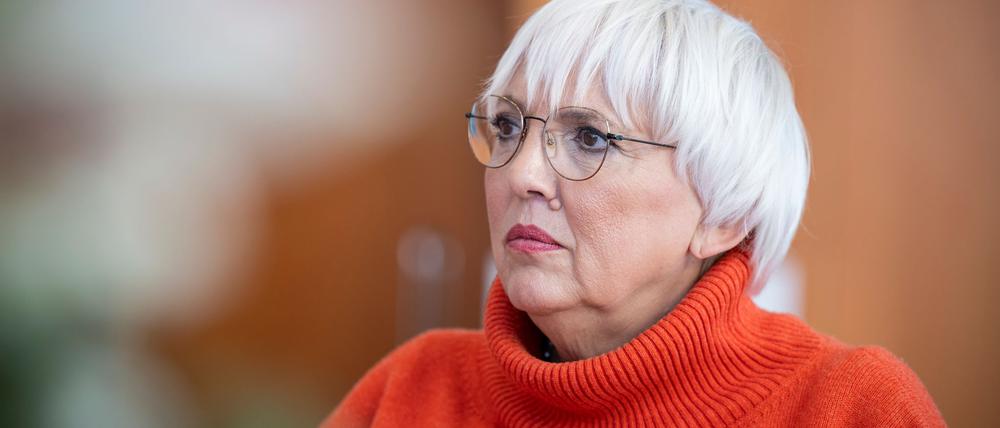 Kulturstaatsministerin Claudia Roth will das Verfahren zur Rückgabe von NS-Raubgut reformieren. (Archivbild)