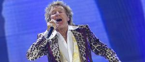 Hat immer noch volles Haar. Rod Stewart 2024 bei einem Konzert in Bratislava.