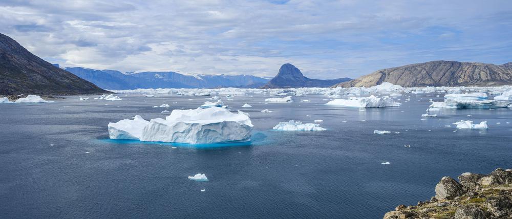 Landschaft, auf der Drygalski-Halbinsel, mit Eisbergen im Uummannaq-Fjordsystem
