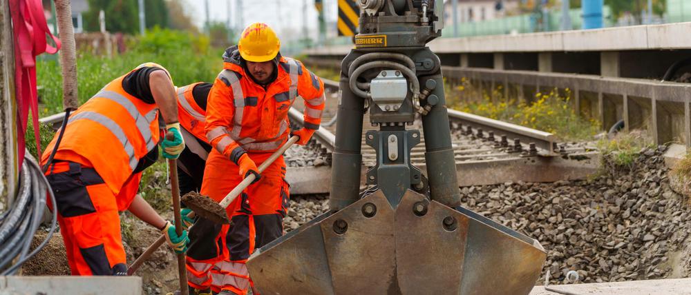 Der Aufsichtsratschef der Deutschen Bahn, Werner Gatzer, hält 150 Milliarden Euro für die langfristige Ertüchtigung der Bahn-Infrastruktur für erforderlich. (Archivbild)