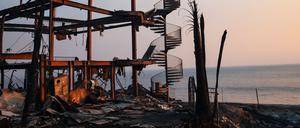 Ein zerstörtes Haus am Pacific Coast Highway in Malibu, nach dem Feuer in Los Angeles 2024.