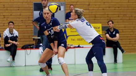 Annika Völker (in weiß) ist Kapitänin und Libera beim BBSC.