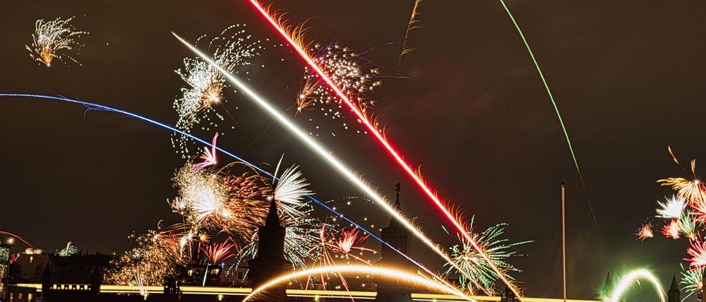 Die Grünen im Berliner Abgeordnetenhaus sehen Böllern an Silvester kritisch und fordern Alternativen. (Archivfoto)