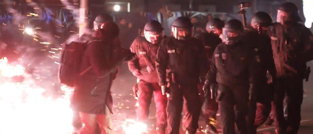 Polizisten in der Silvesternacht in Berlin. (Archivbild) 