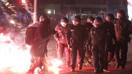 Polizisten in der Silvesternacht in Berlin. (Archivbild) 
