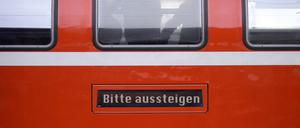 Bitte aussteigen. Ist ein Deutschlandticket bezahlt, aber noch nicht aktiv, gilt das als Fahren ohne gültiges Ticket.