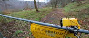 Der ehemalige Postenweg der DDR-Grenzer am Griebnitzsee ist seit Jahren teilweise versperrt.