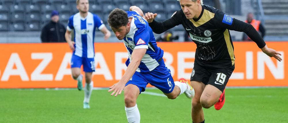 Diego Demme (l) will sich mit Hertha den Traum von der Bundesliga erfüllen.