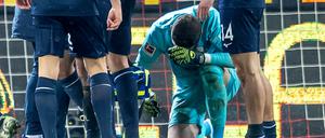 Bochums Torwart Patrick Drewes wurde im Spiel gegen Union von einem Feuerzeug getroffen. 