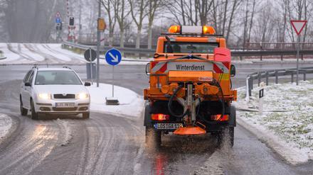 Auf vielen Straßen in Brandenburg ist es glatt 