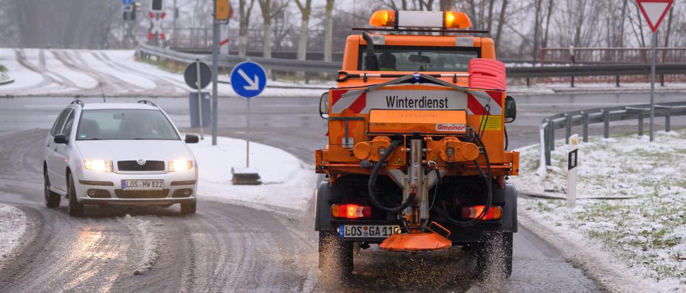 Auf vielen Straßen in Brandenburg ist es glatt 