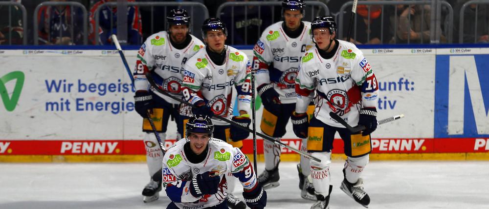 Wieder drin. Ty Ronning (vorn) bejubelt seinen Treffer zum 2:5.