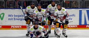 Wieder drin. Ty Ronning (vorn) bejubelt seinen Treffer zum 2:5.
