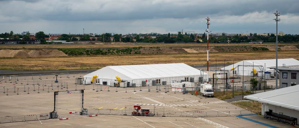 Das DRK betreibt das Pilotprojekt „Labor Betreuung 5000“. Zum Einsatz kam es etwa als Notunterkunft für Flüchtlinge am ehemaligen Berliner Flughafen Tegel. 