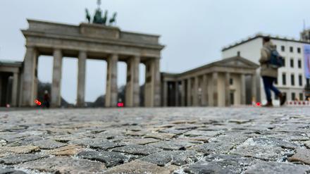 Der Deutsche Wetterdienst warnt weiterhin vor Glätte in der Region Berlin-Brandenburg. (Symbolbild)
